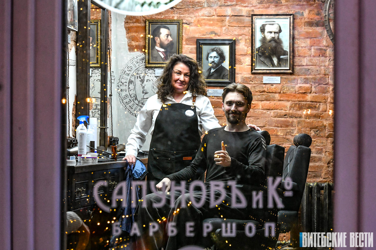 В Витебске на Суворова открылся барбершоп с исторической аурой