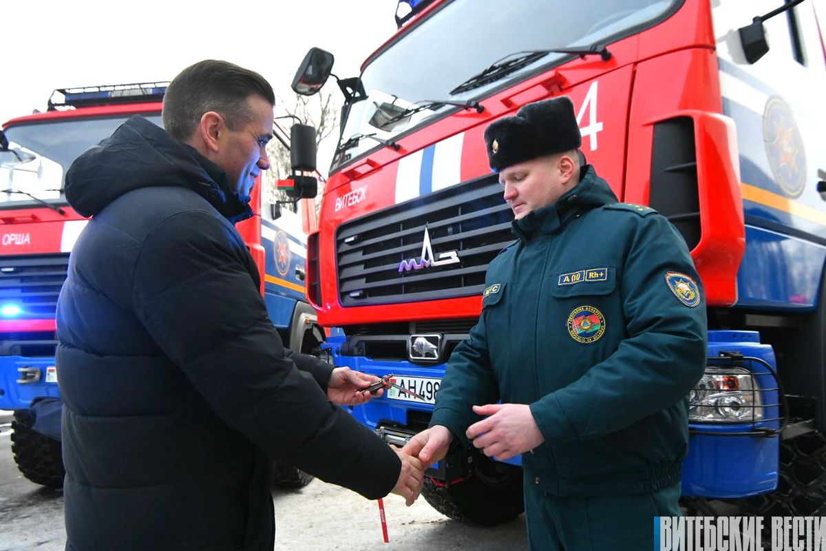 В Витебске состоялась торжественная церемония передачи новой техники подразделениям МЧС