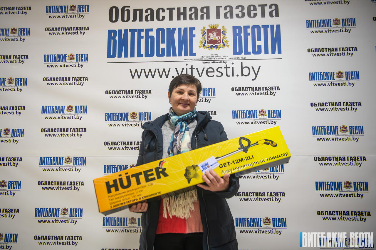 «Всем рекомендую!»: пенсионерка из Городокского района выиграла садовый триммер, оформив подписку