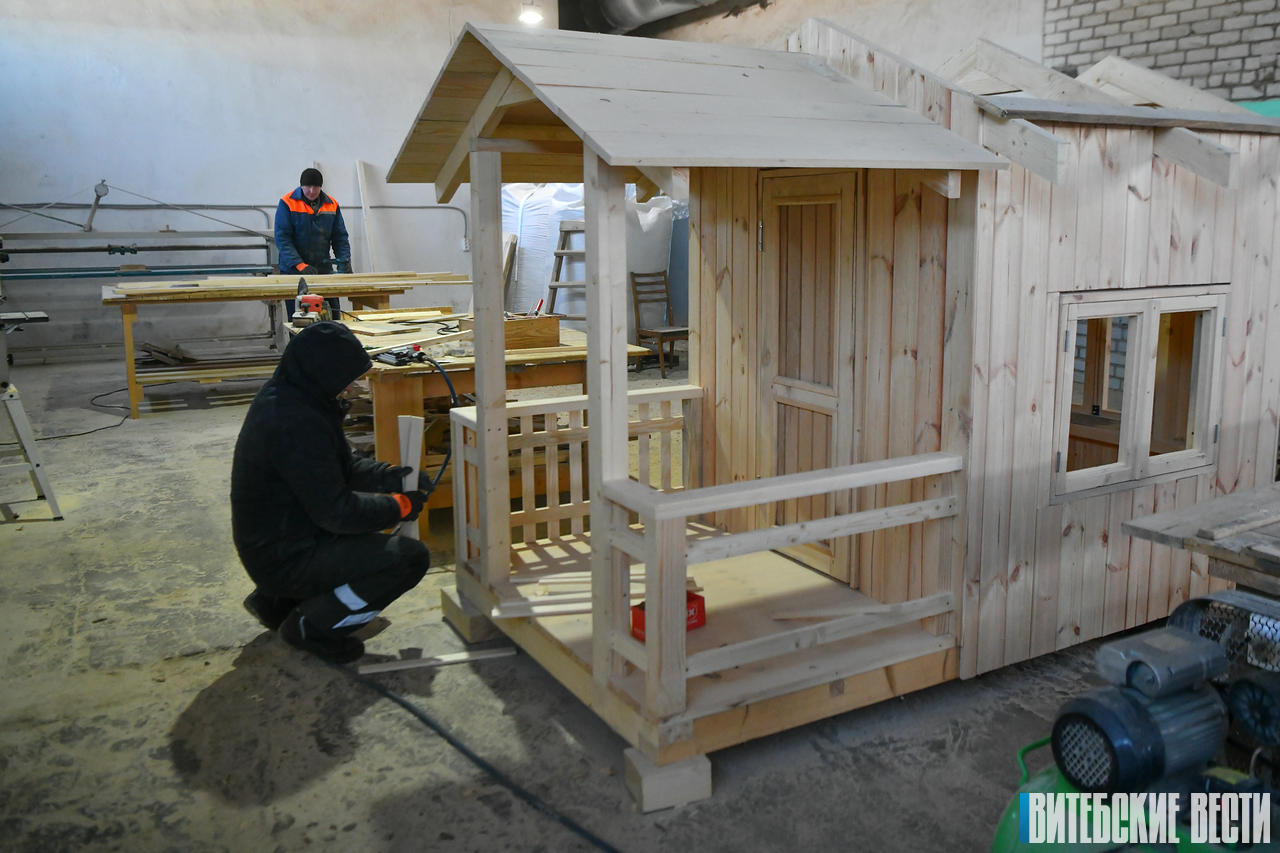 Десять рабочих мест и пилорама для всех: как «А-Модульстрой» возродил пустующие цеха в Сенно