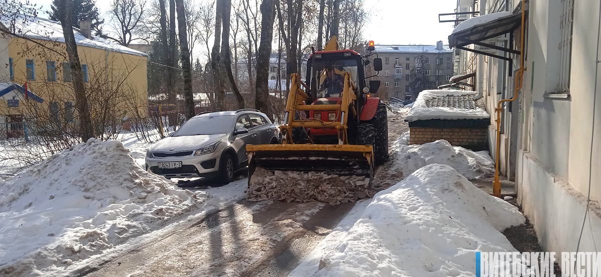 Для комфорта пешеходов. В Витебской области сотрудники ЖКХ продолжают устранять последствия снегопадов