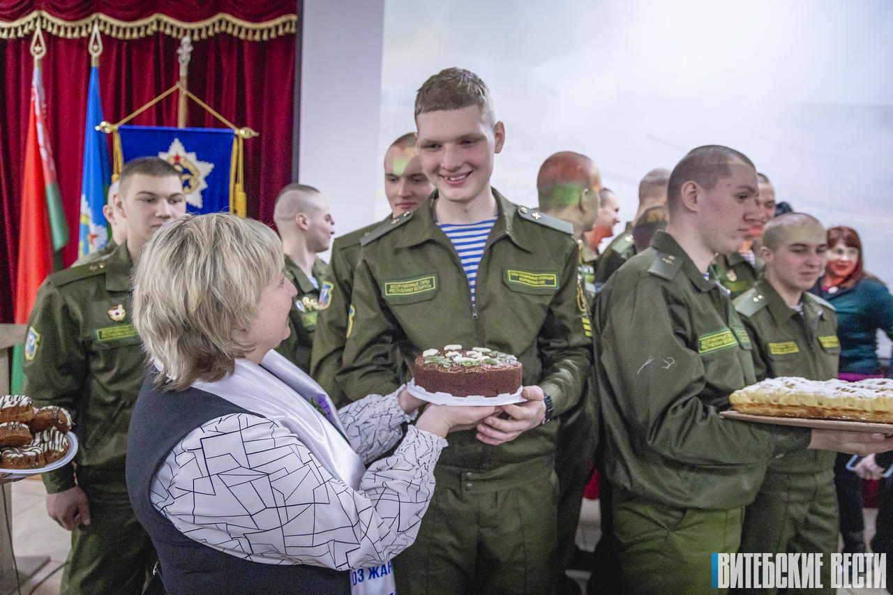 Витебская областная организация БСЖ поздравила военнослужащих с Днём защитников Отечества