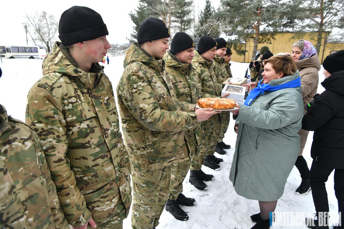 «Мамины пироги» приехали в воинскую часть в Витебске