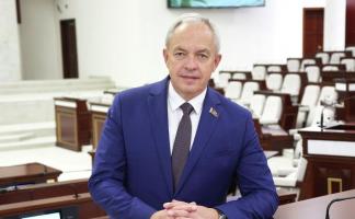 Игорь Сергеенко поздравил женщин с 8 марта