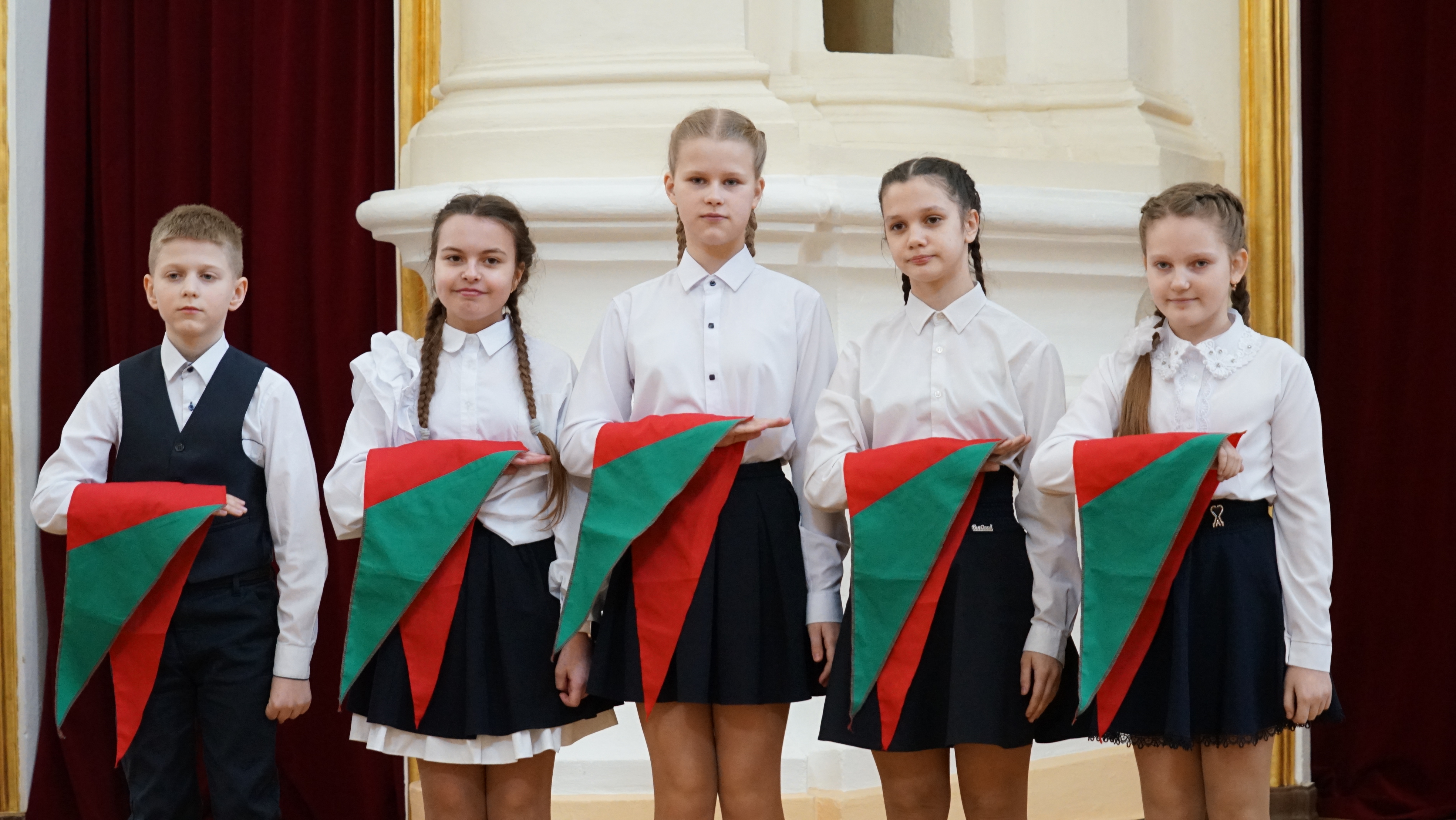 Под сводами Софийского собора состоялась торжественная церемония вручения паспортов лучшим представителям учащейся молодежи Полоцка