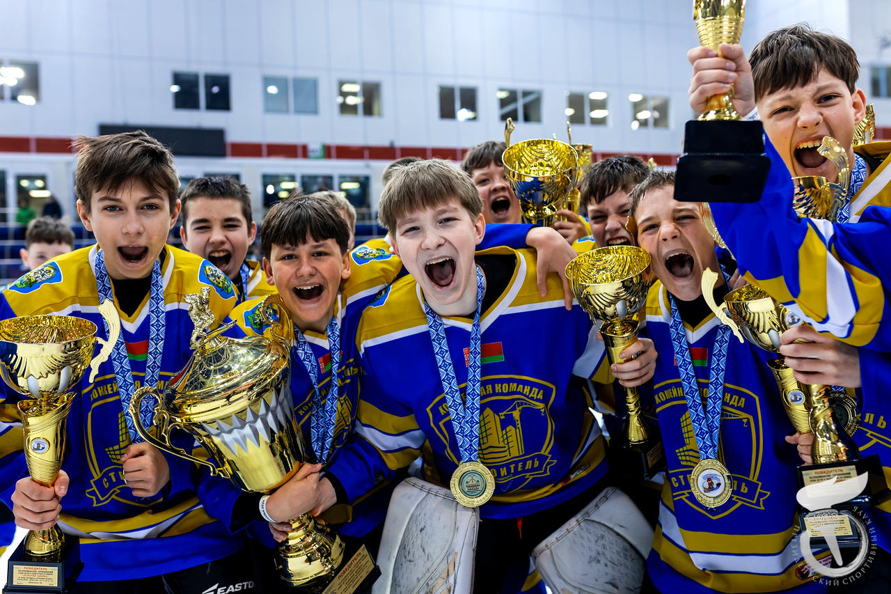 С бронзы на золото: как хоккеисты из Шумилино прогрессировали за год и выиграли «Золотую шайбу»