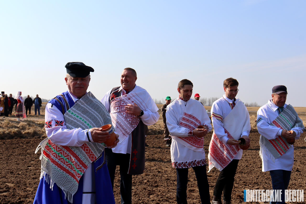 Засевки с прицелом на хороший урожай: официальный старт посевной кампании дали в Витебском районе