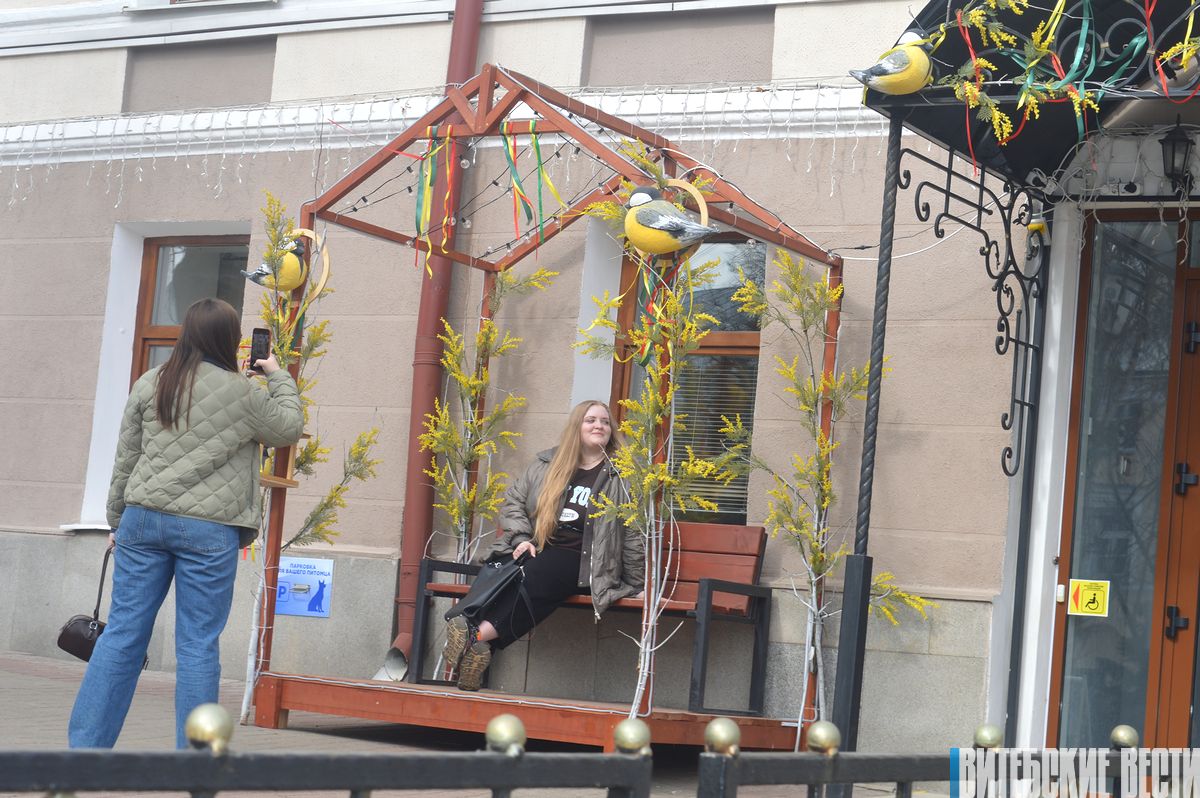 Чем живет Витебск в мартовский выходной. Воскресный фоторепортаж с центральных улиц города
