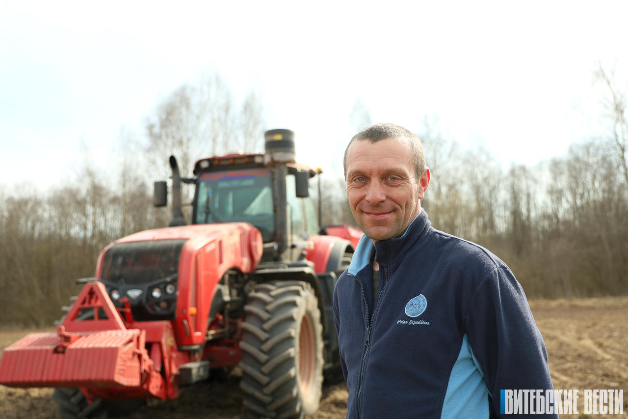 Гектары ответственности. Как механизатор Владимир Жигунов задает темп посевной в Бешенковичском районе?
