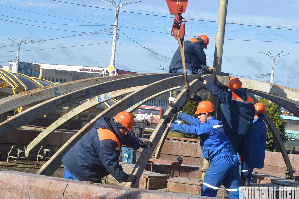 В Витебске начались подготовительные работы к запуску фонтанов.