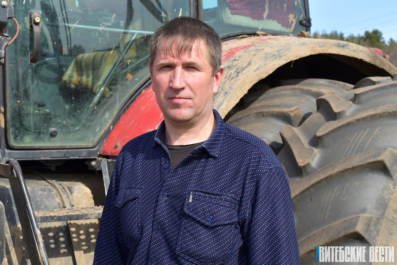 Почвы в хорошем состоянии, работаем активно: механизатор Вячеслав Петкун о посевной в СПК «Маяк Браславский»