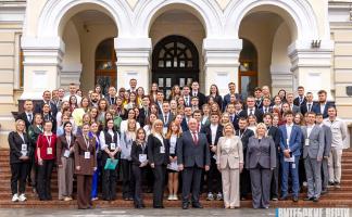 Под знаком «Роднае маё». В Витебске проходит областной форум молодежных советов