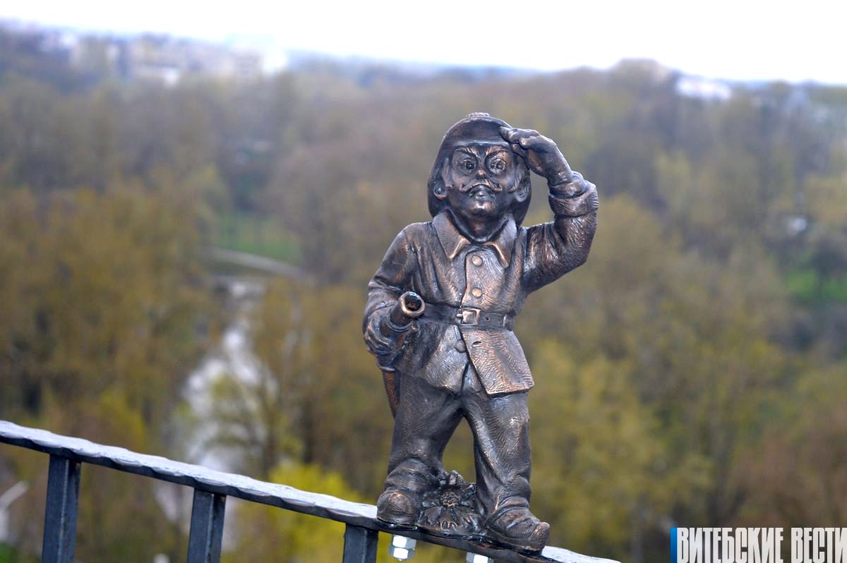Достопримечательность под небесами. В центре Витебска появилась новая скульптура 