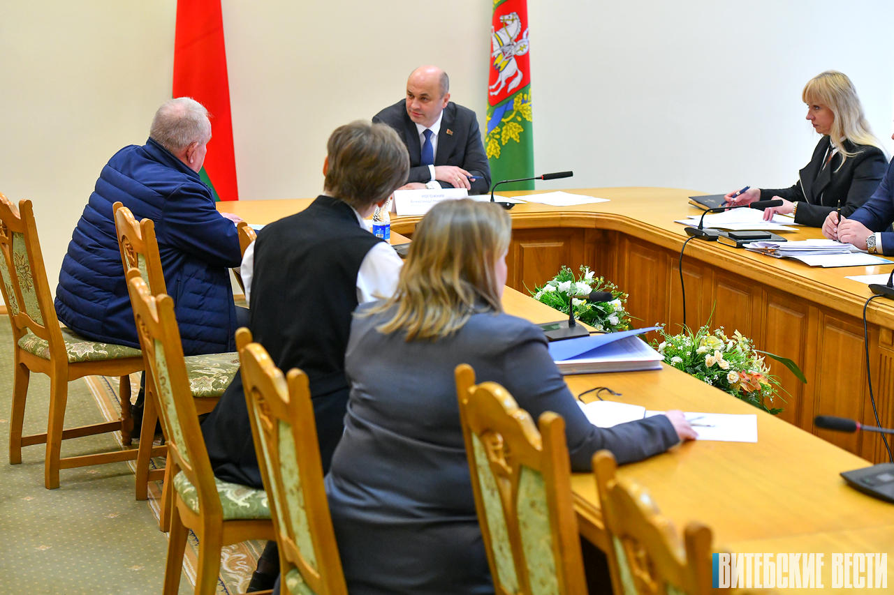 Александр Рогожник провел личный прием граждан в Витебске