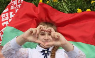 Наш флаг, наш герб, наш гимн: Витебщина присоединяется к эстафете «Ганаруся роднымi сiмваламi»
