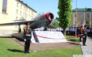 В Полоцком кадетском училище открыли новый экспонат – легендарный истребитель МиГ-15