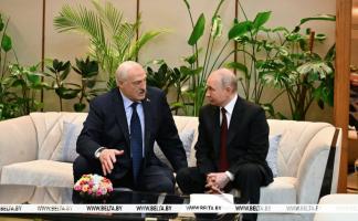 Лукашенко и Путин провели встречу на полях саммита ЕАЭС в Астане
