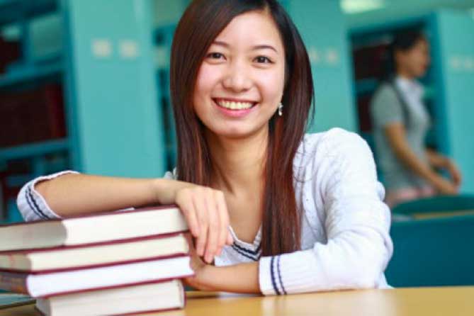 studenty-kitai-obrazovanie-devushka-studentka