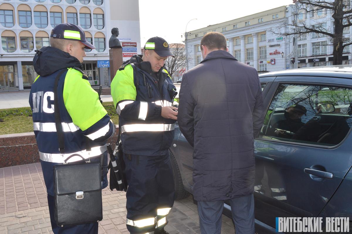 Как ГАИ борется с автонарушителями в пешеходных зонах Витебска и что можно  предпринять для уменьшения там количества автомобилей?