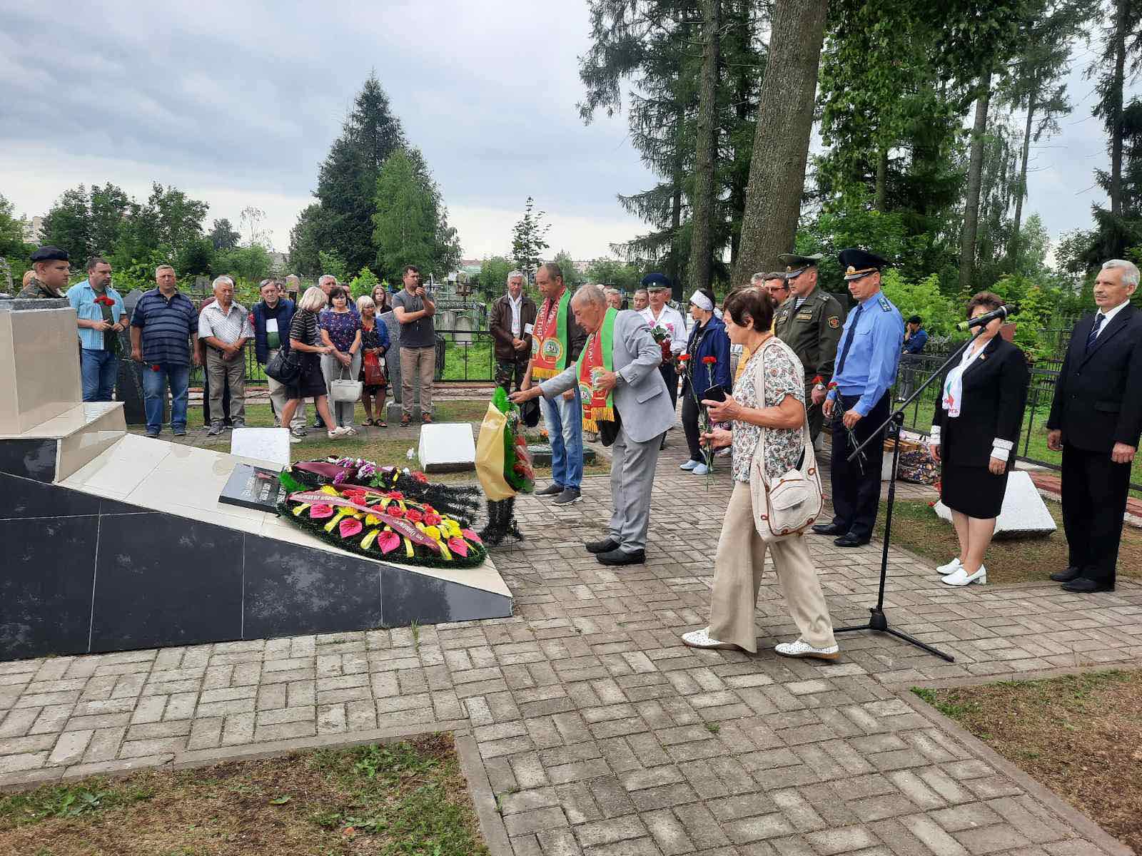 В Орше на воинском захоронении открыли восстановленную скульптуру ангела