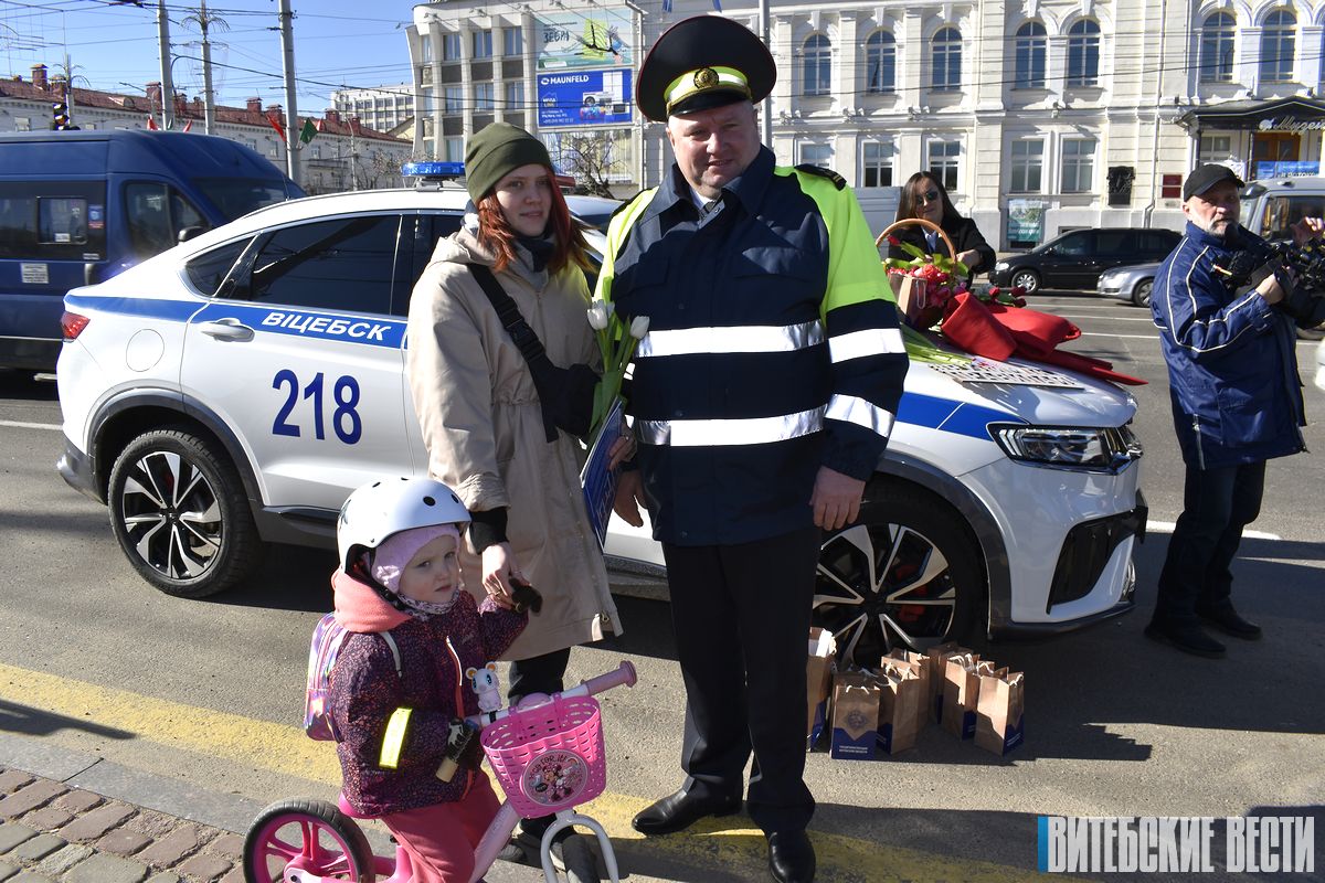 В преддверии Дня женщин сотрудники Госавтоинспекции по доброй традиции  провели праздничную акцию-сюрприз