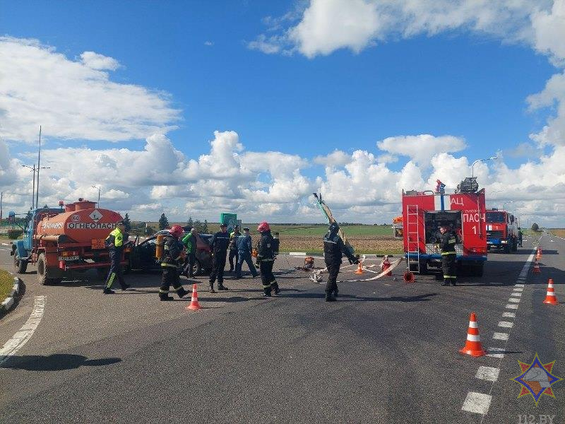 Таран бензовоза, пенная подушка и гидравлика: под Лиозно прошли учения спасателей
