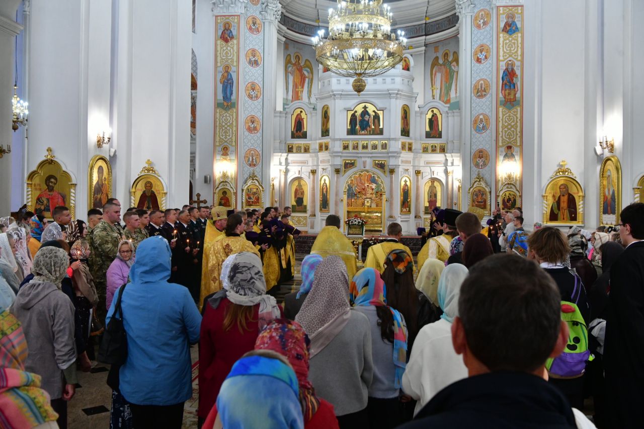 В Витебске в День народного единства проходит общегородской молебен «За единую Беларусь!»