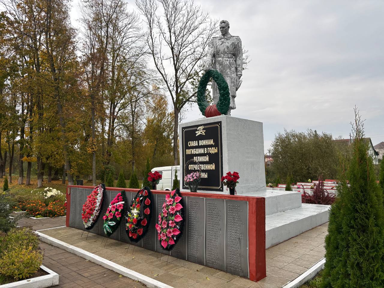В Лиозненском районе с воинскими почестями перезахоронили останки 22 защитников Отечества