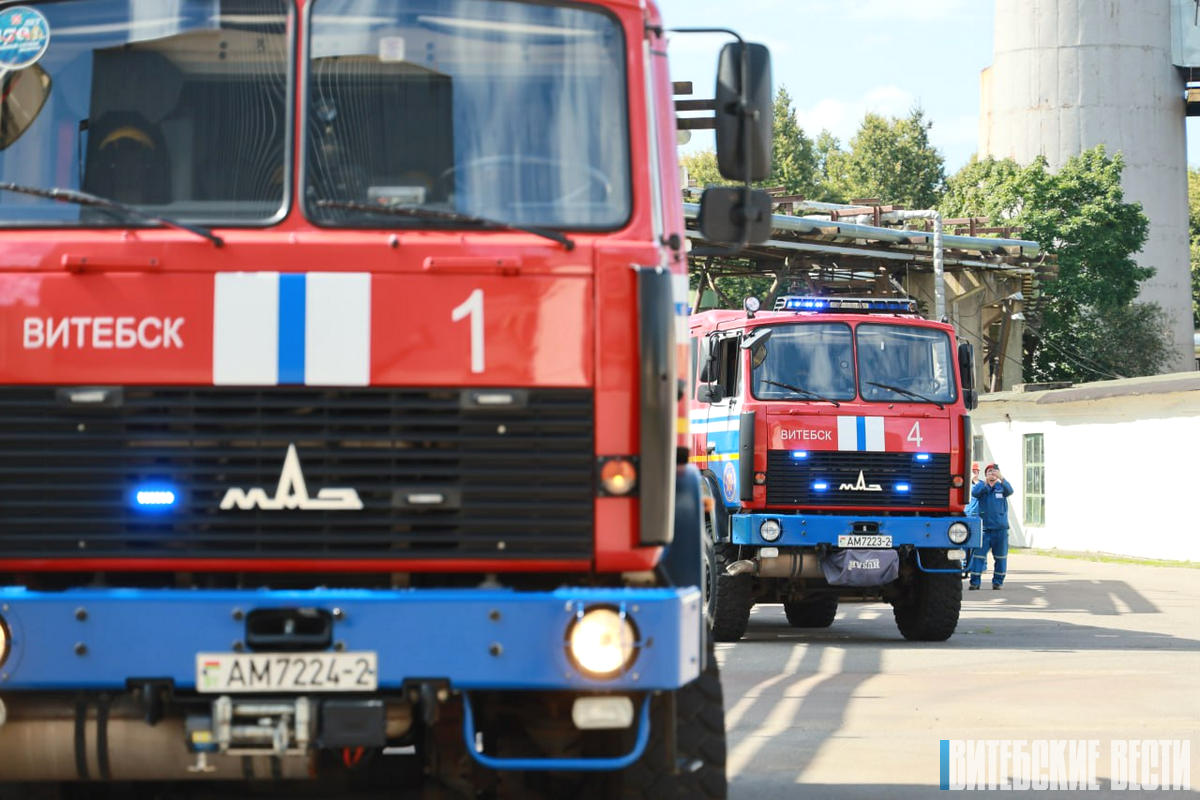 Работники МЧС спасли мужчину на пожаре в Витебске