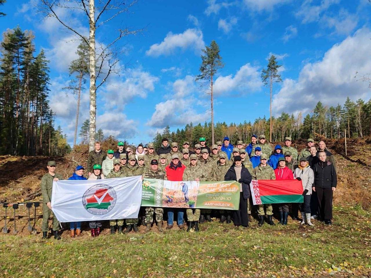 ФОТОФАКТ: Игорь Карпенко принял участие в акции «Дай лесу новае жыццё!» в Верхнедвинском районе