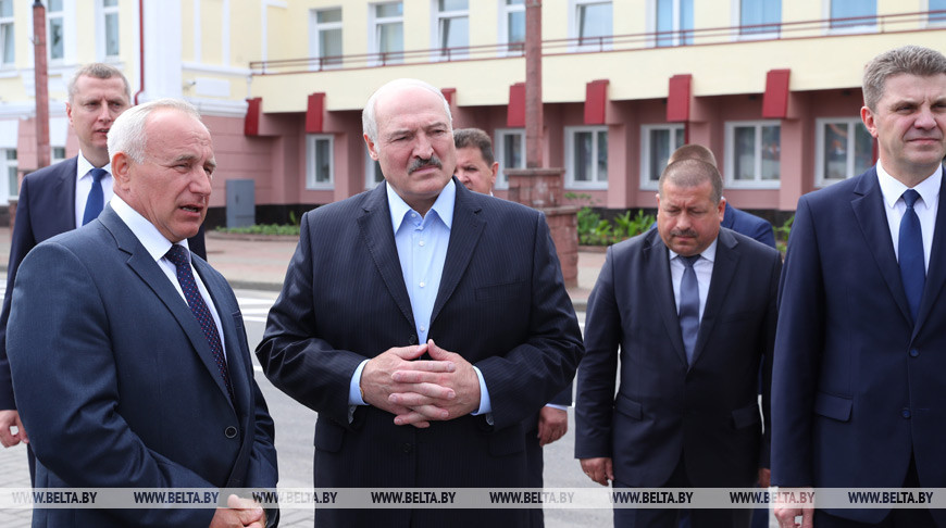 Лукашенко поручил упростить условия для приобретения участков за пределами больших городов